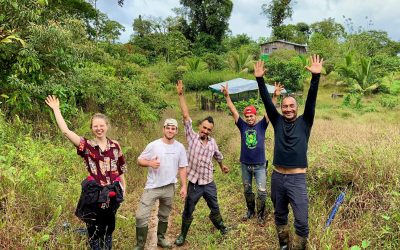 Erfahrene Regenwaldschützer und junge Forscher als Team in der Reserva Kinkajou