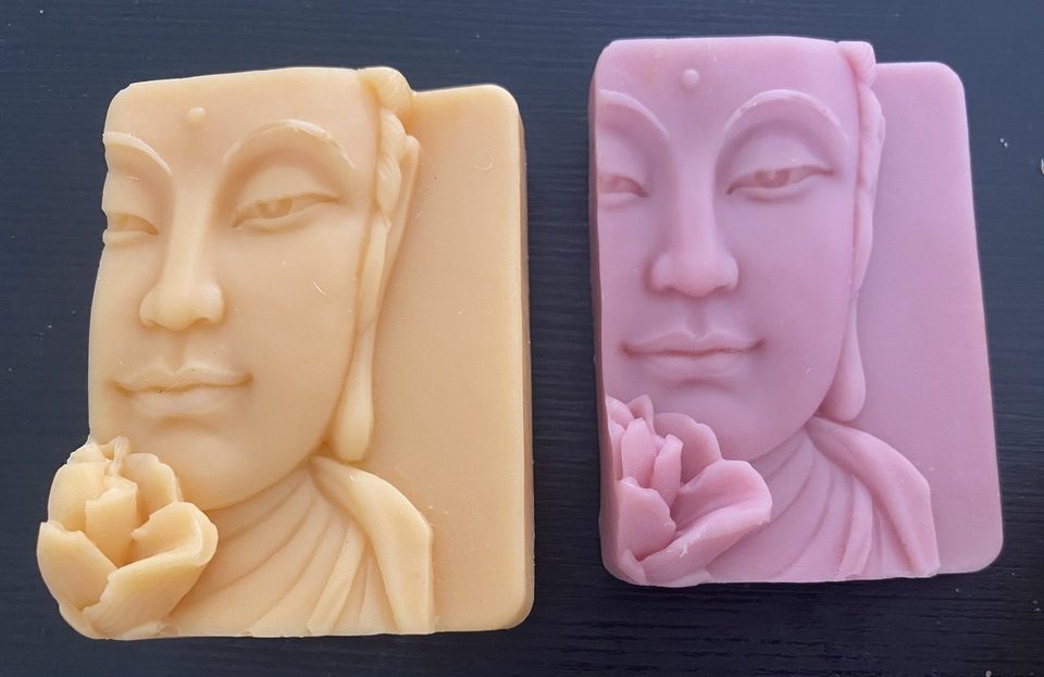 El jabón casero de Vera con la cara de Buda Veras selbstgemachte Seife mit Buddha Gesicht e1791211335720